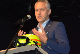 Landrat Carsten Michaelis bedankt sich bei den Einsatzkräften