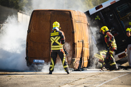 Die Feuerwehr Hirschfeld bei der Brandbekämpfung während der Übung