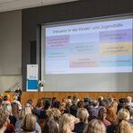 Einf&uuml;hrungsreferat von Susan Bochert von der Freien Universit&auml;t Berlin zum Jugendhilfetag